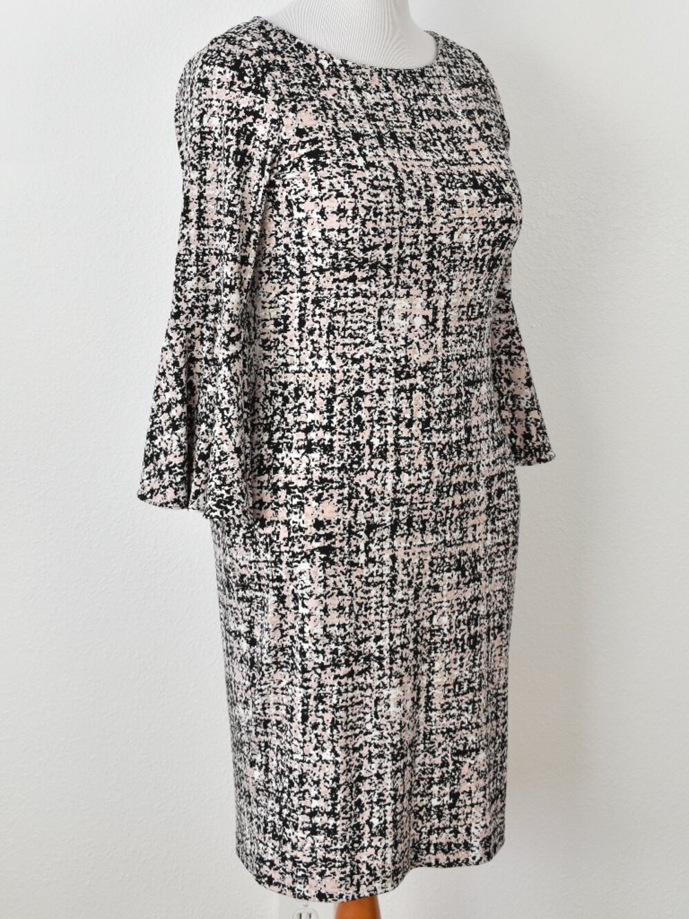 Calvin Klein Plaid Bell Sleeve Dress - 8 - Picture 9 of 10